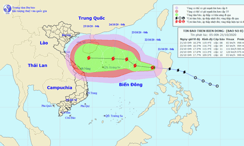 Bão số 8 liên tục tăng cấp khi hướng vào miền Trung